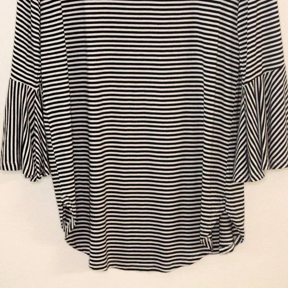 KEREN Hart Bell Sleeve Tunic Size M - Picture 11 of 15